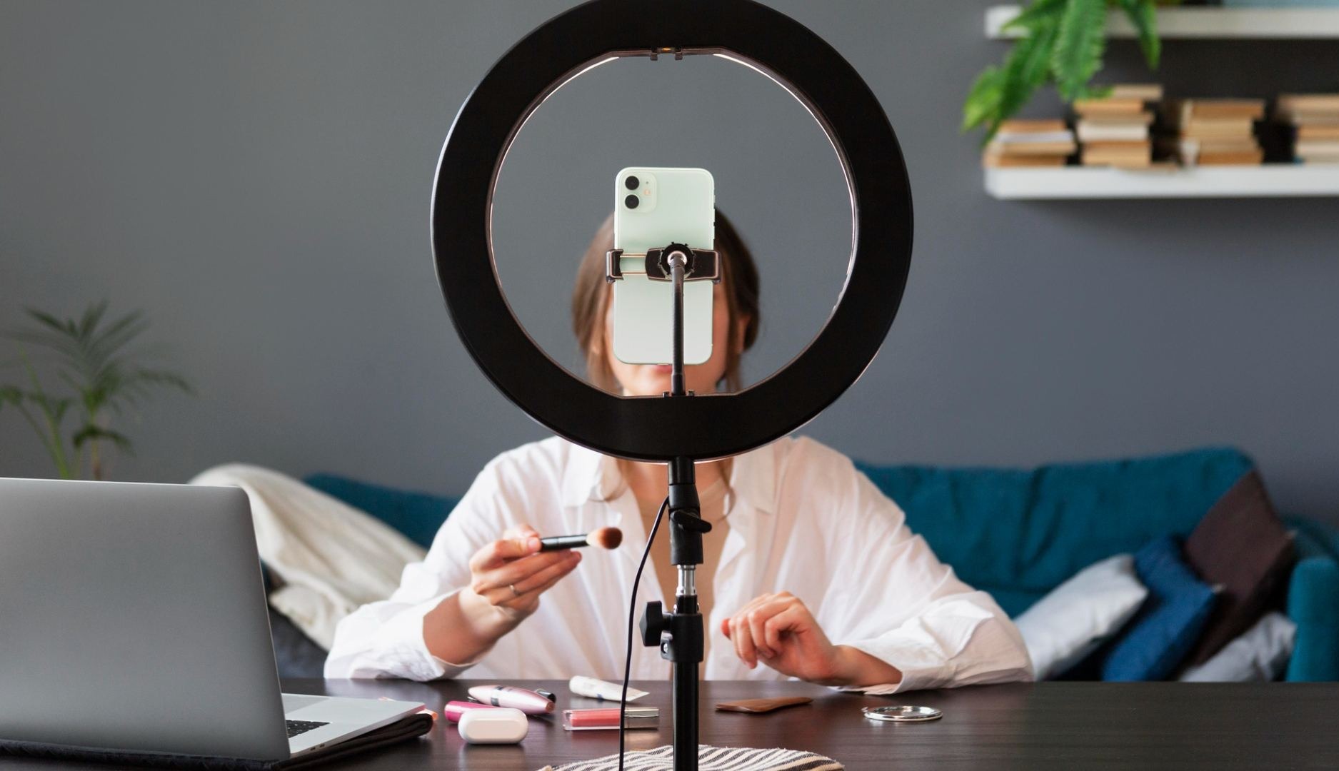 Kto je influencer a ako ovplyvňuje naše nákupné správanie?